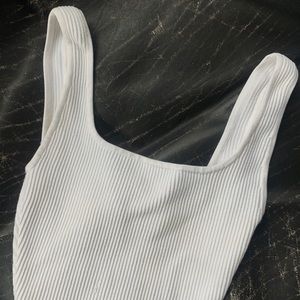 Babaton Sculpt Knit Cropped Tank